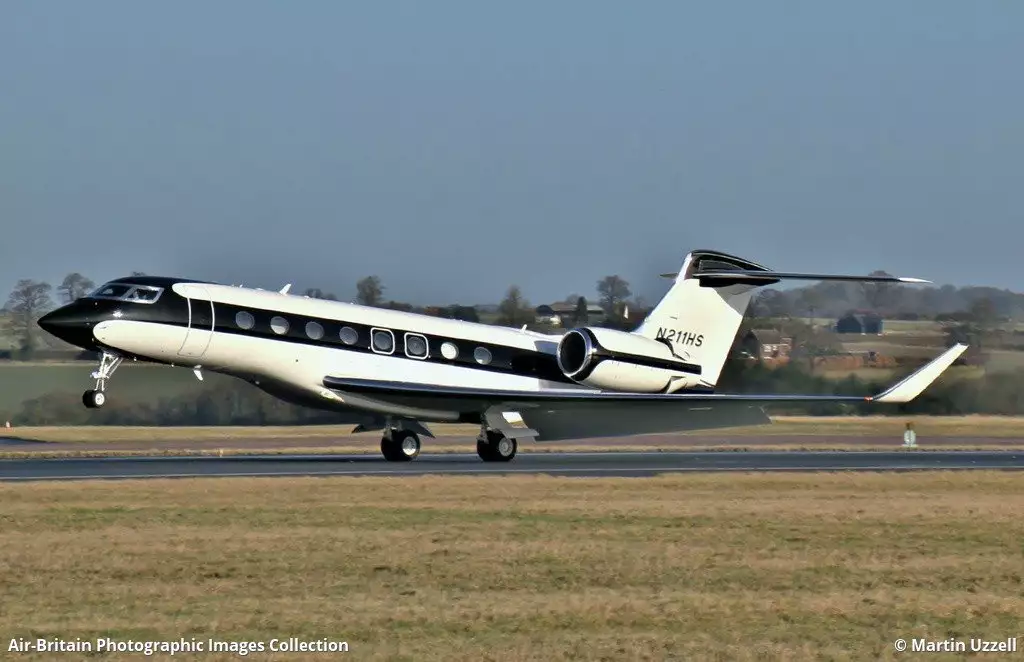 N211HS G650Howard Schultz