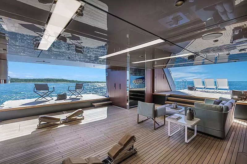 Riva yacht Race interior