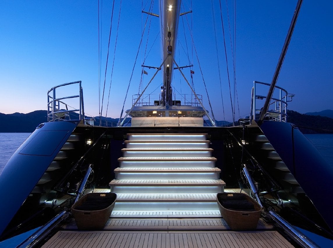 Intérieur du yacht à voile Nirvana Formentera