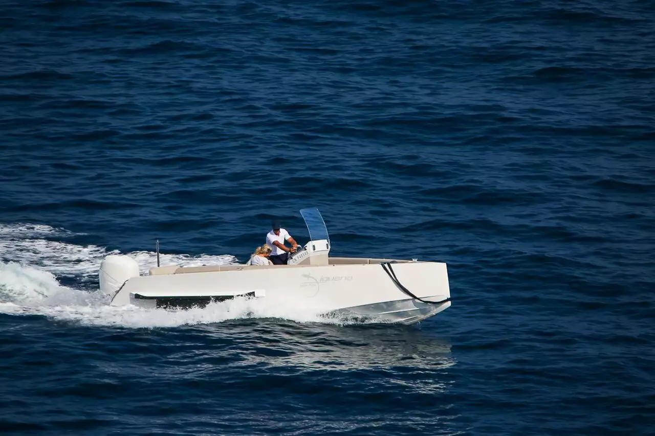 Tender To Lumiere iate (Iguana Classic) – 9,2m -Iguana Yachts 