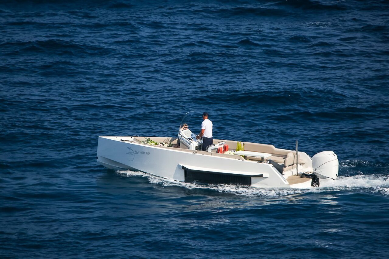 Tender To Lumiere yacht (Iguana Classic) – 9,2m -Iguana Yachts 