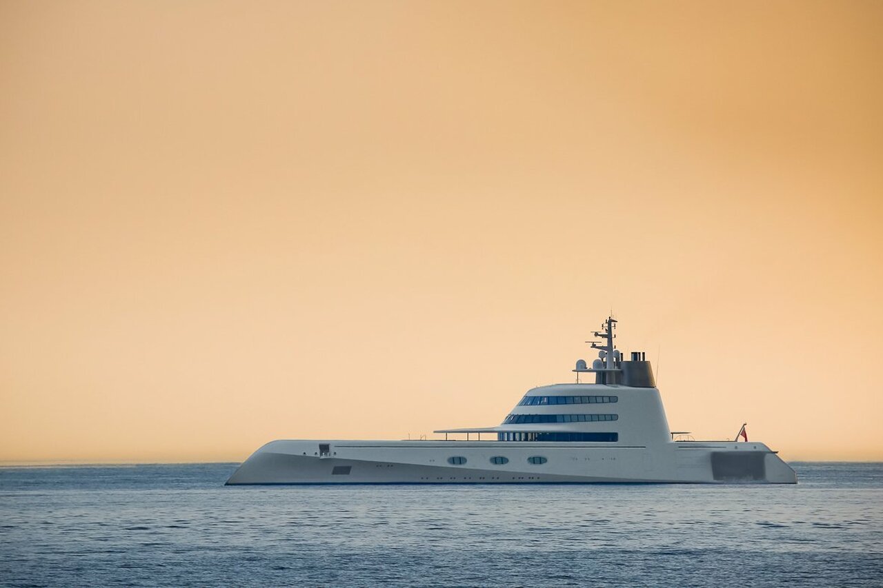 yacht a motore A – 119m – Blohm+Voss - Masayoshi Son