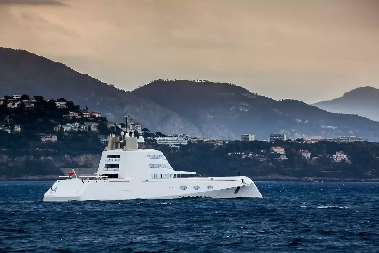 yacht à moteur A – 119m – Blohm+Voss - Masayoshi Son