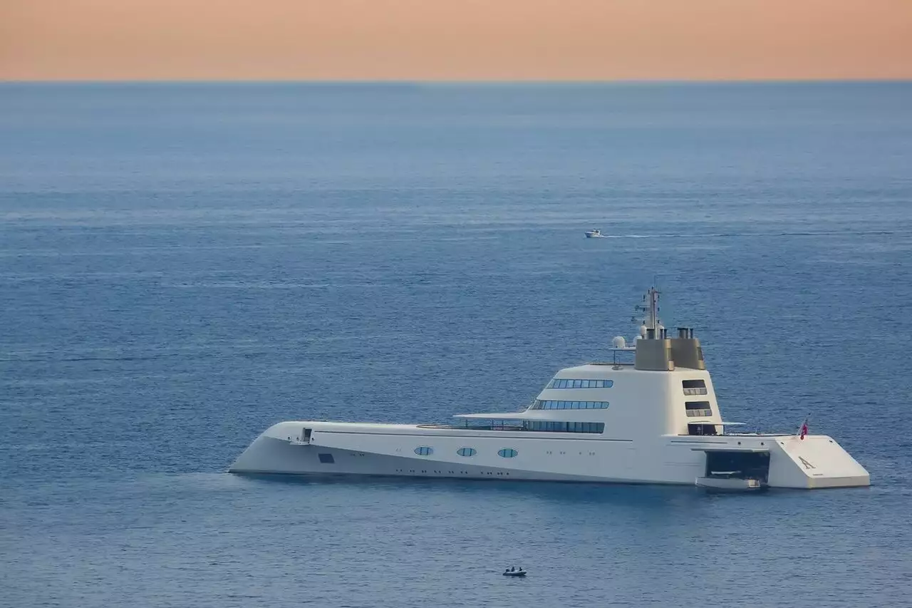 Motoryacht A – 119 m – Blohm+Voss – Masayoshi Son