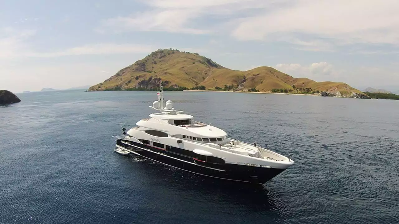 yate Abbracci - Heesen - 2012 - Paul Andrews