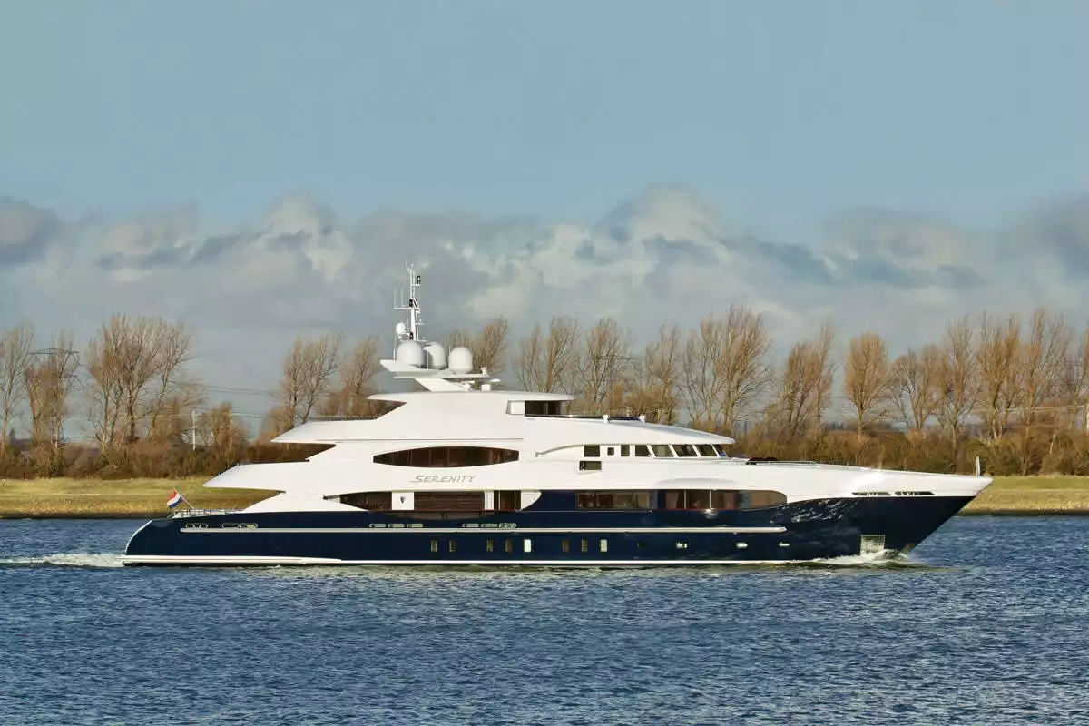 iate Abbracci - Heesen - 2012 - Paul Andrews