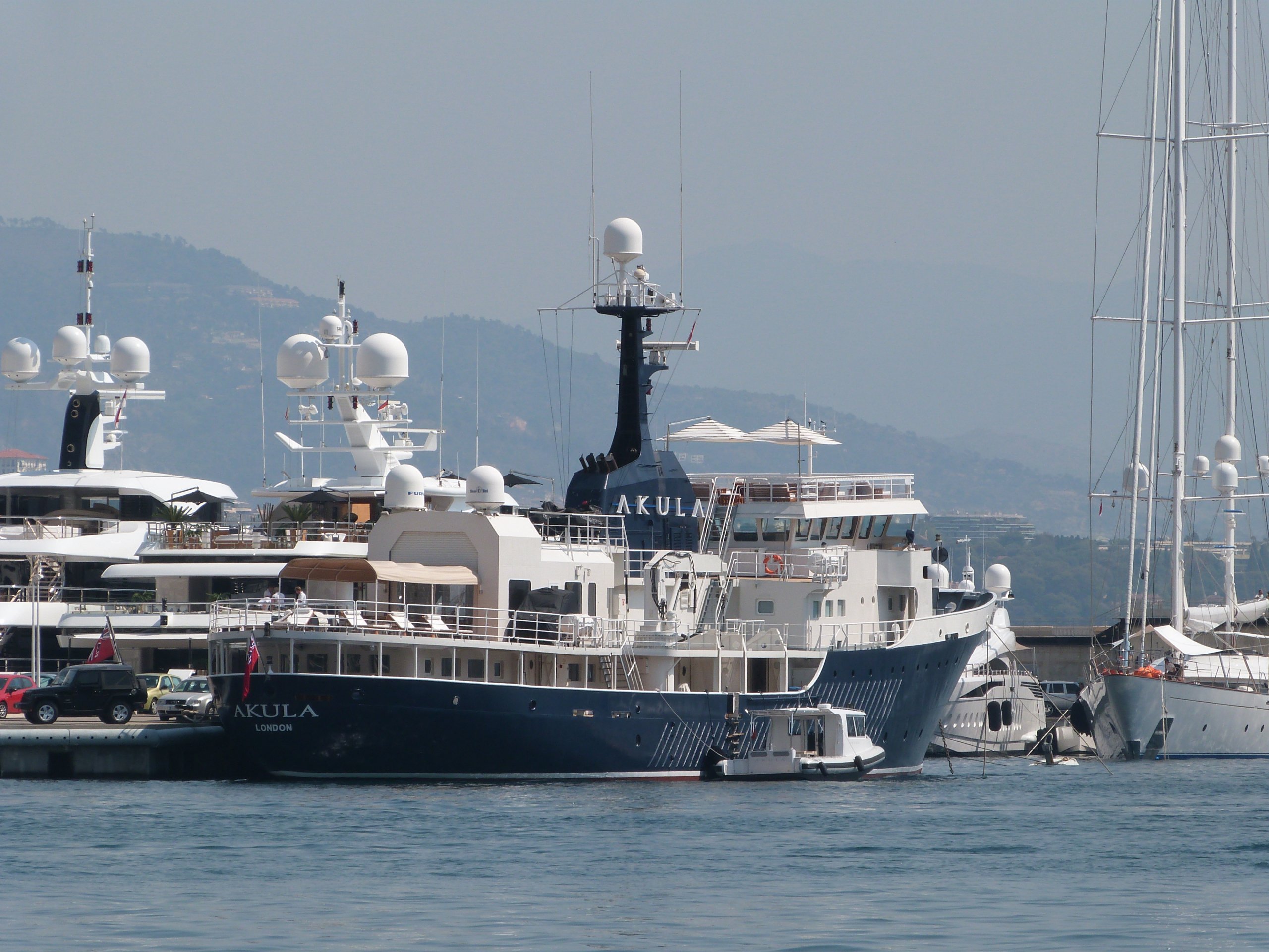 OMNIA Yacht • (ex Akula) • Amels • 2008 • Voormalige eigenaar Jonathan Faiman
