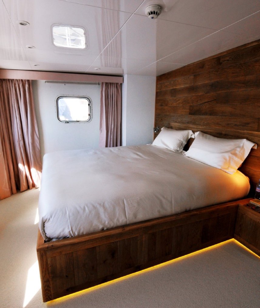 yacht Akula interior 