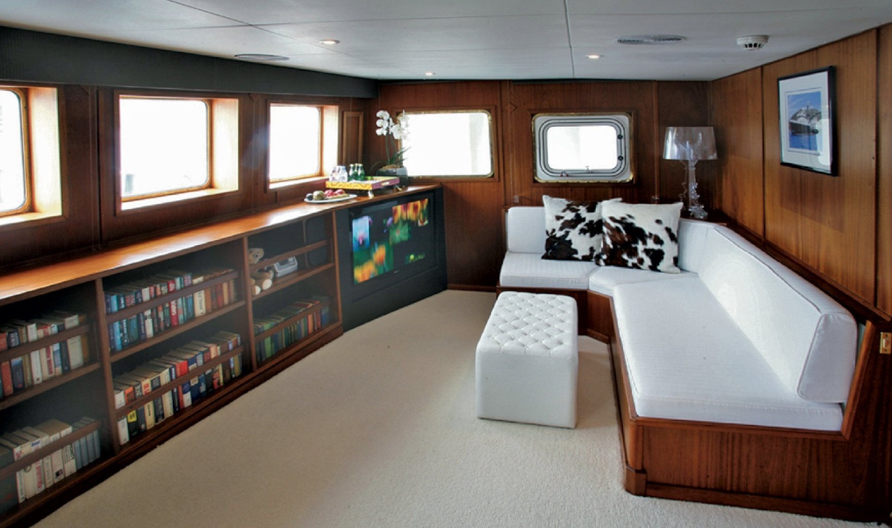 yacht Akula interior 