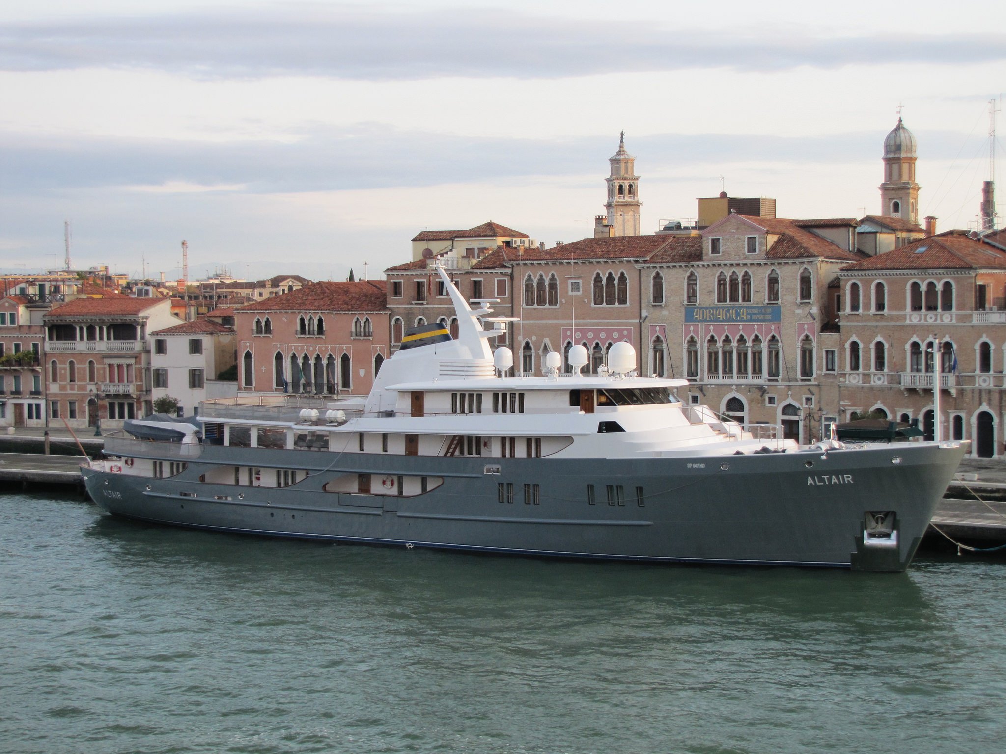 Yacht ALTAIR III • Amels • 1974 • Propriétaire Diego Della Valle