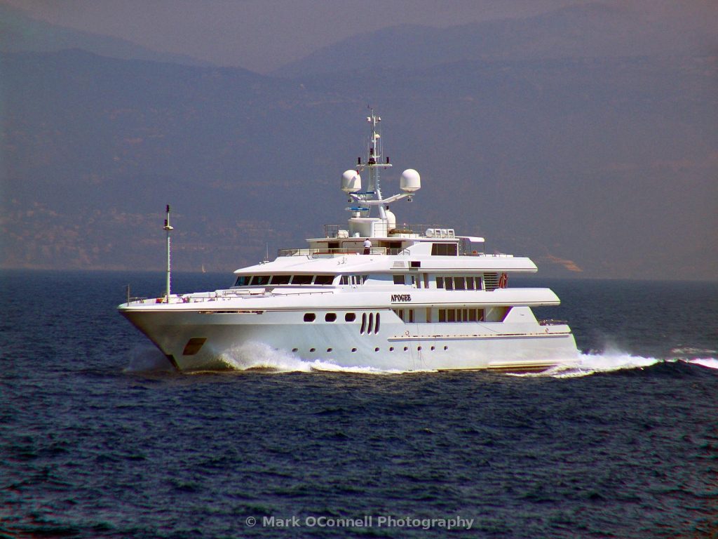 apogee yacht proprietario