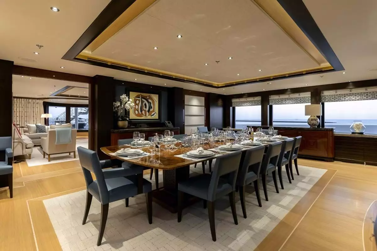 yacht Baton Rouge interior