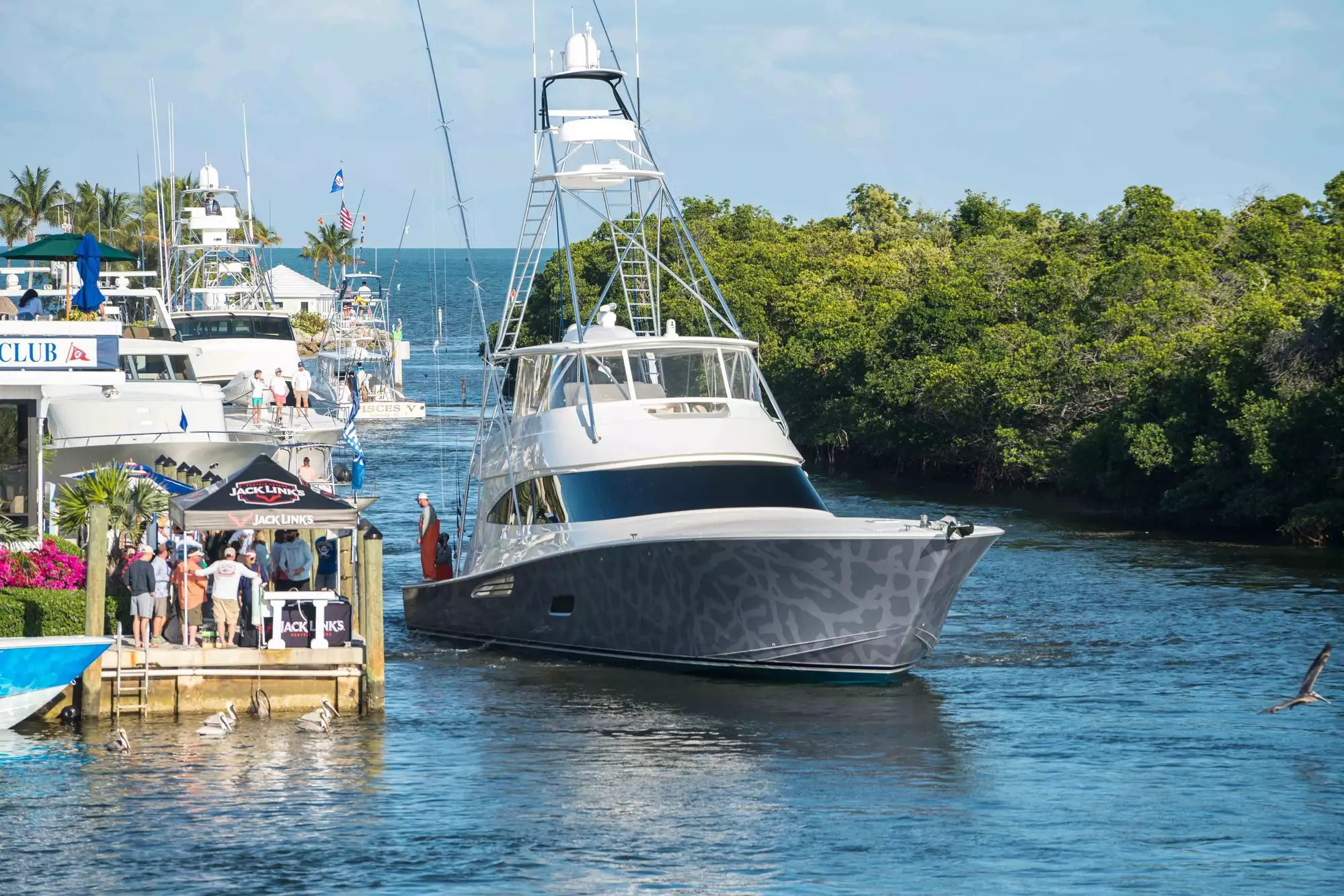 Michael Jordan yacht Cattura 23 - Viking - 2018