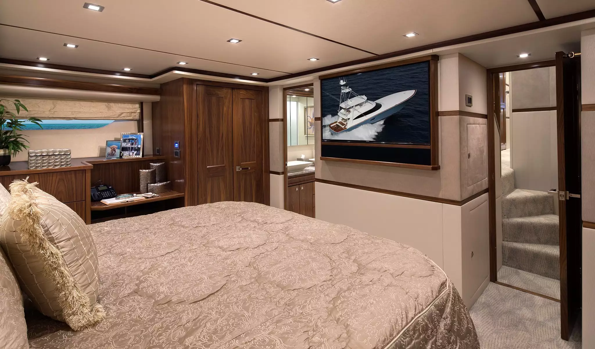 yacht Catch 23 interior