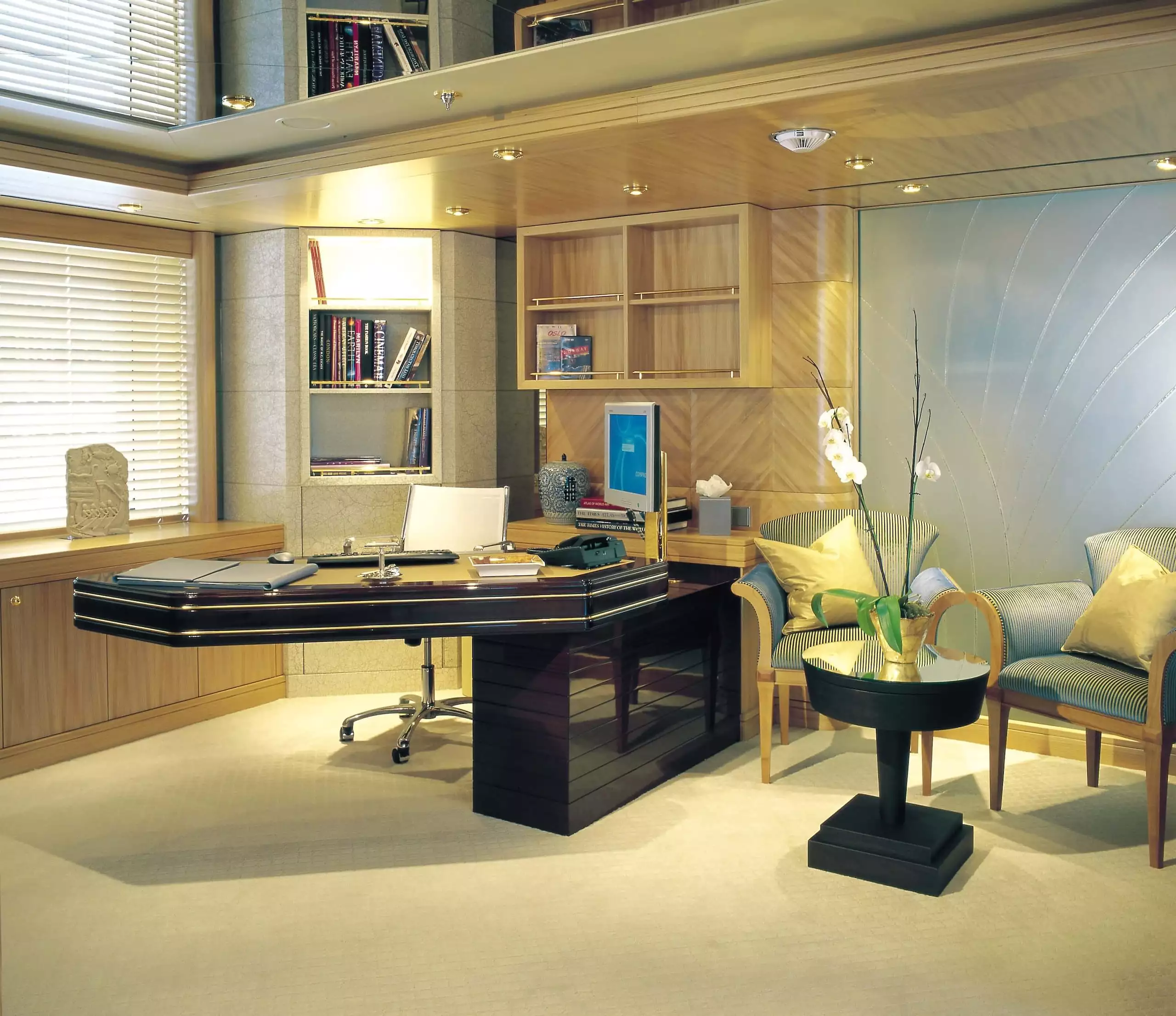 interior do iate Clio