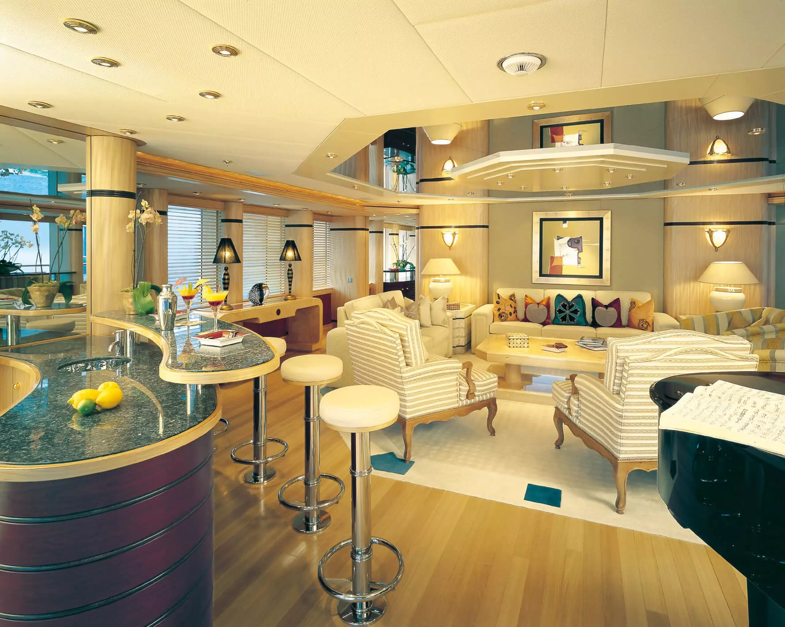 interior do iate Clio