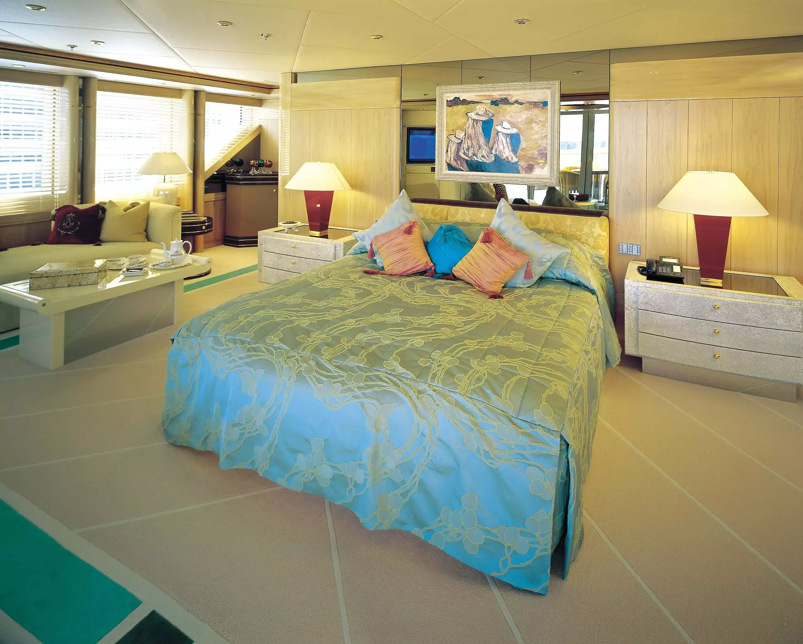 interno dell'yacht Clio