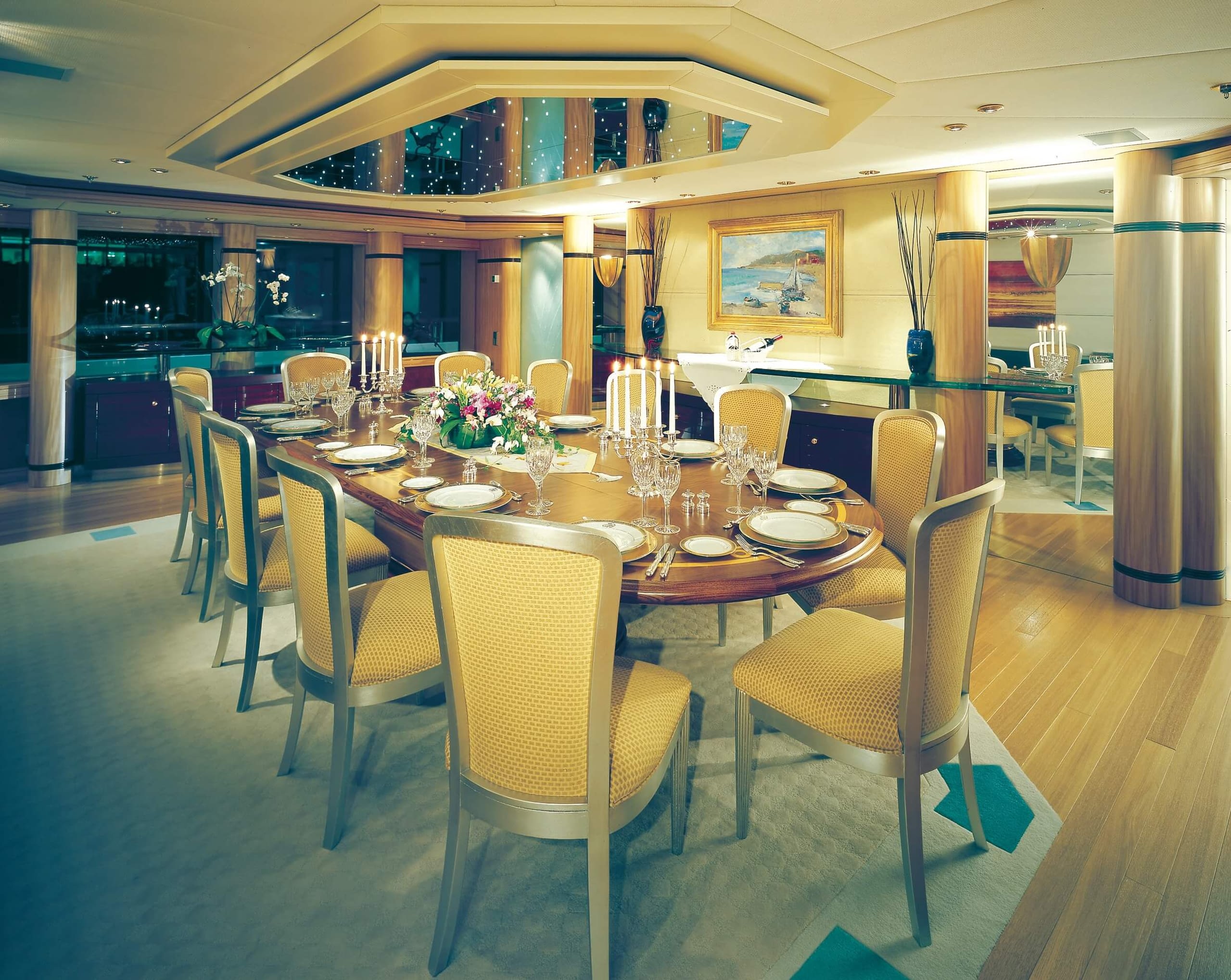 interno dell'yacht Clio