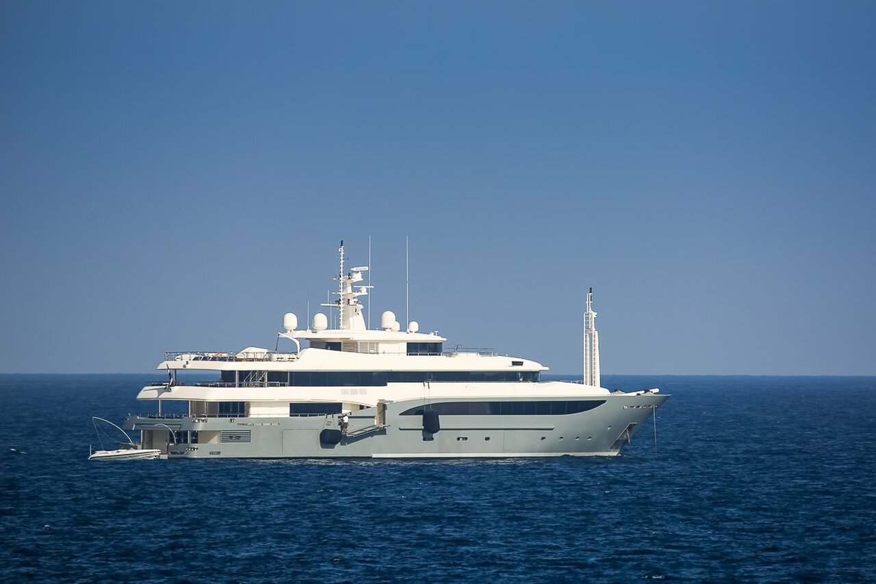 CONSTANCE Yacht • CRN • 2006 • Owner Alan Dabbiere