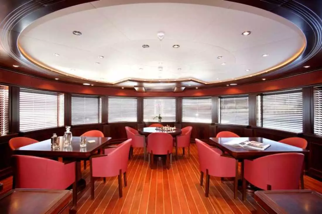 Intérieur du yacht CRN CONSTANCE