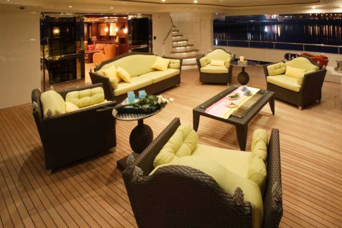 Interior del yate CRN CONSTANCE