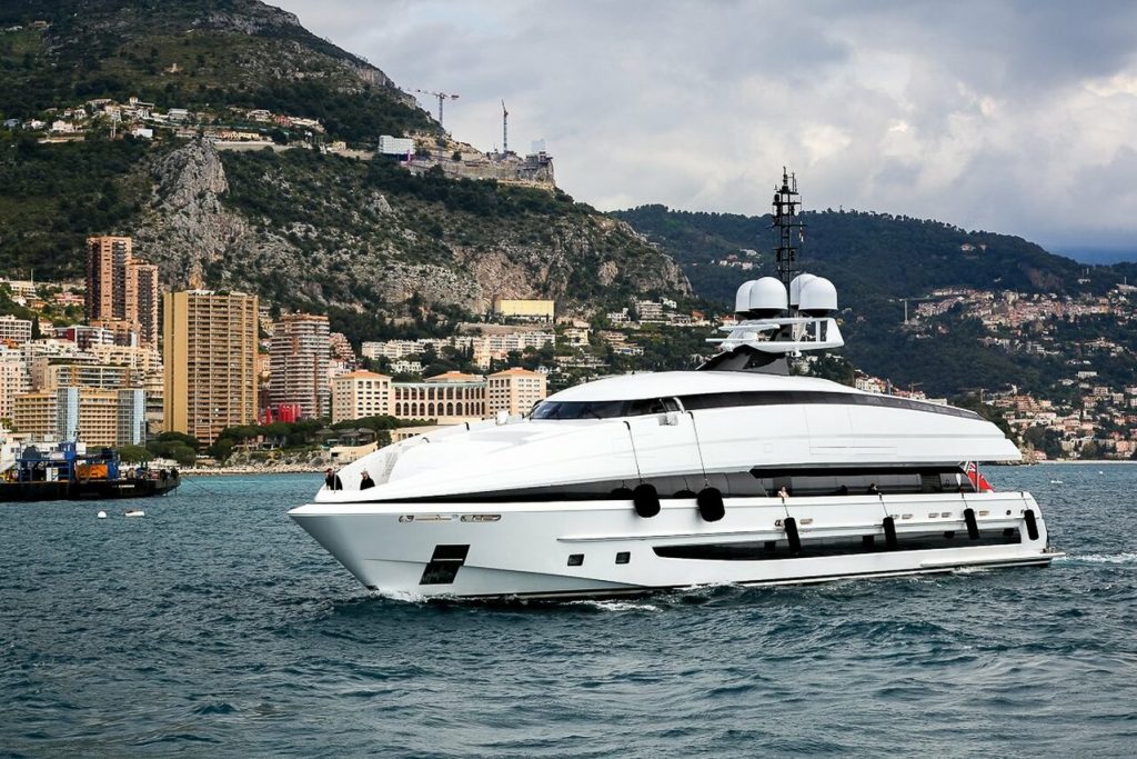 CRAZY ME Yacht • Heesen • 2013 • Proprietario Naquib Sawiris