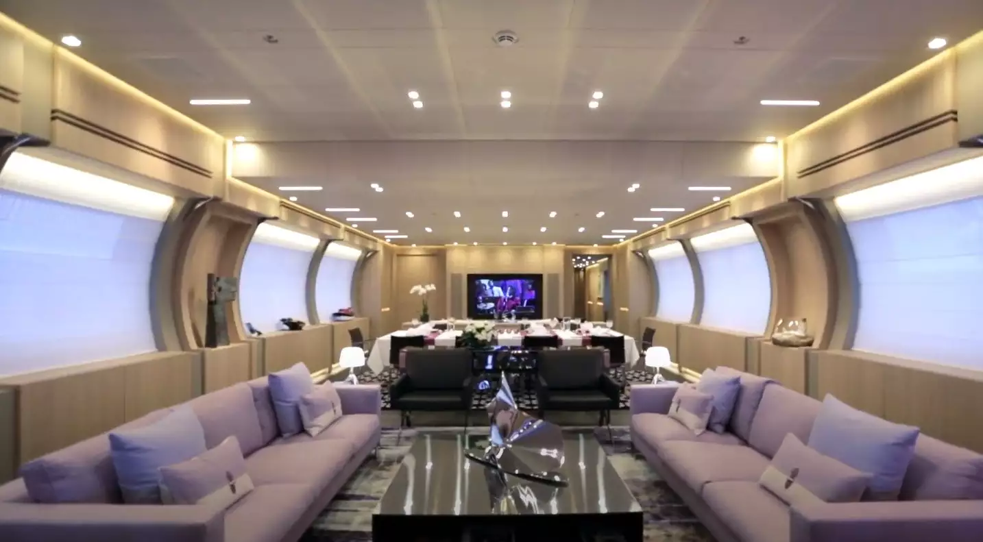 yacht Crazy Me interior