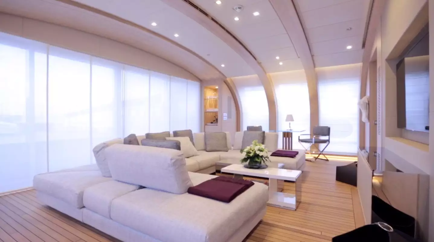 yacht Crazy Me interior