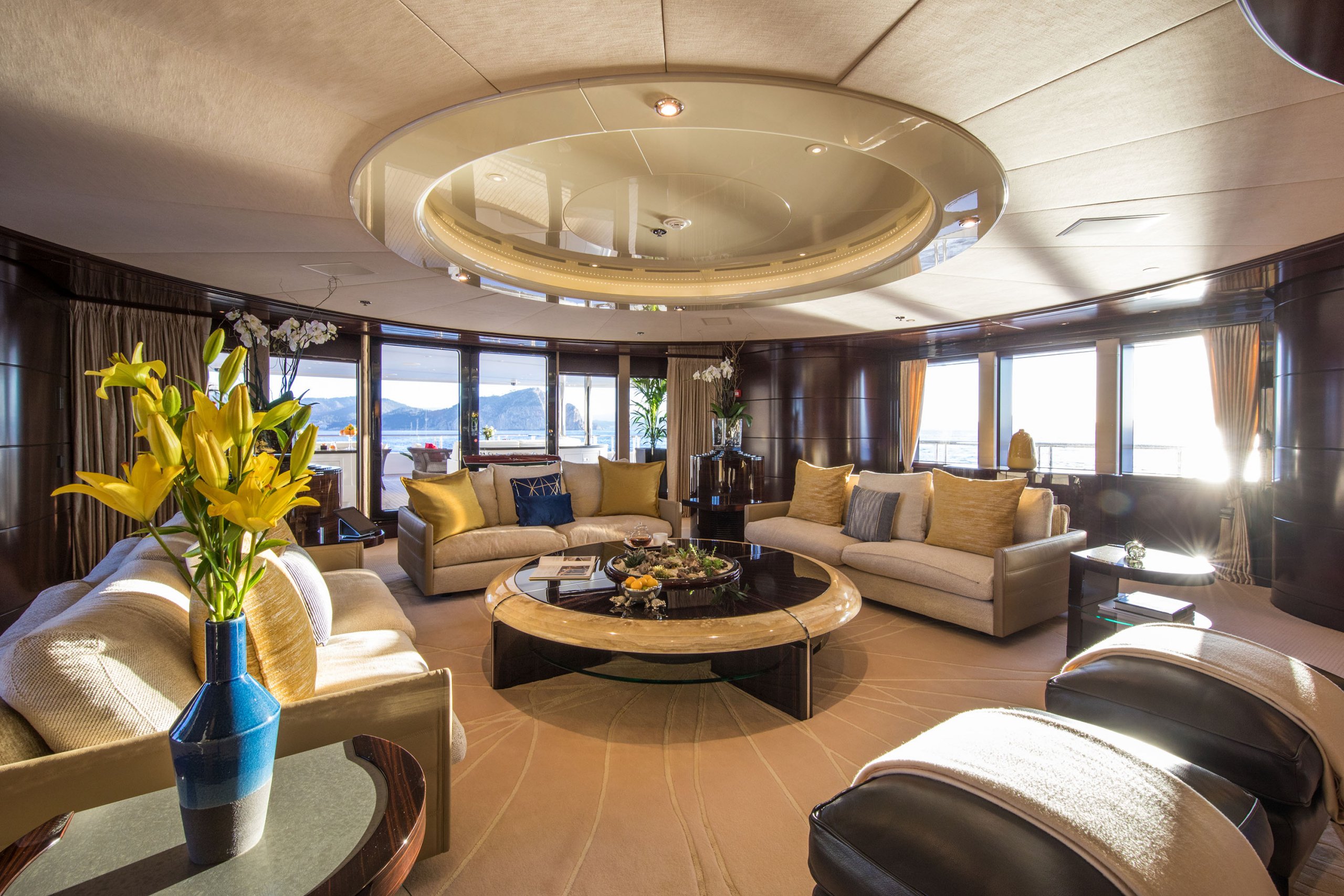 interno dell'eminenza dell'yacht