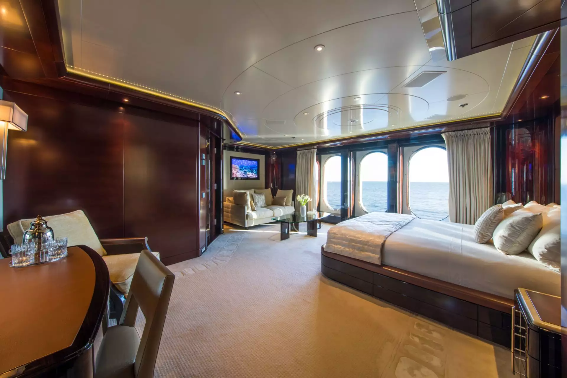 intérieur de yacht Eminence