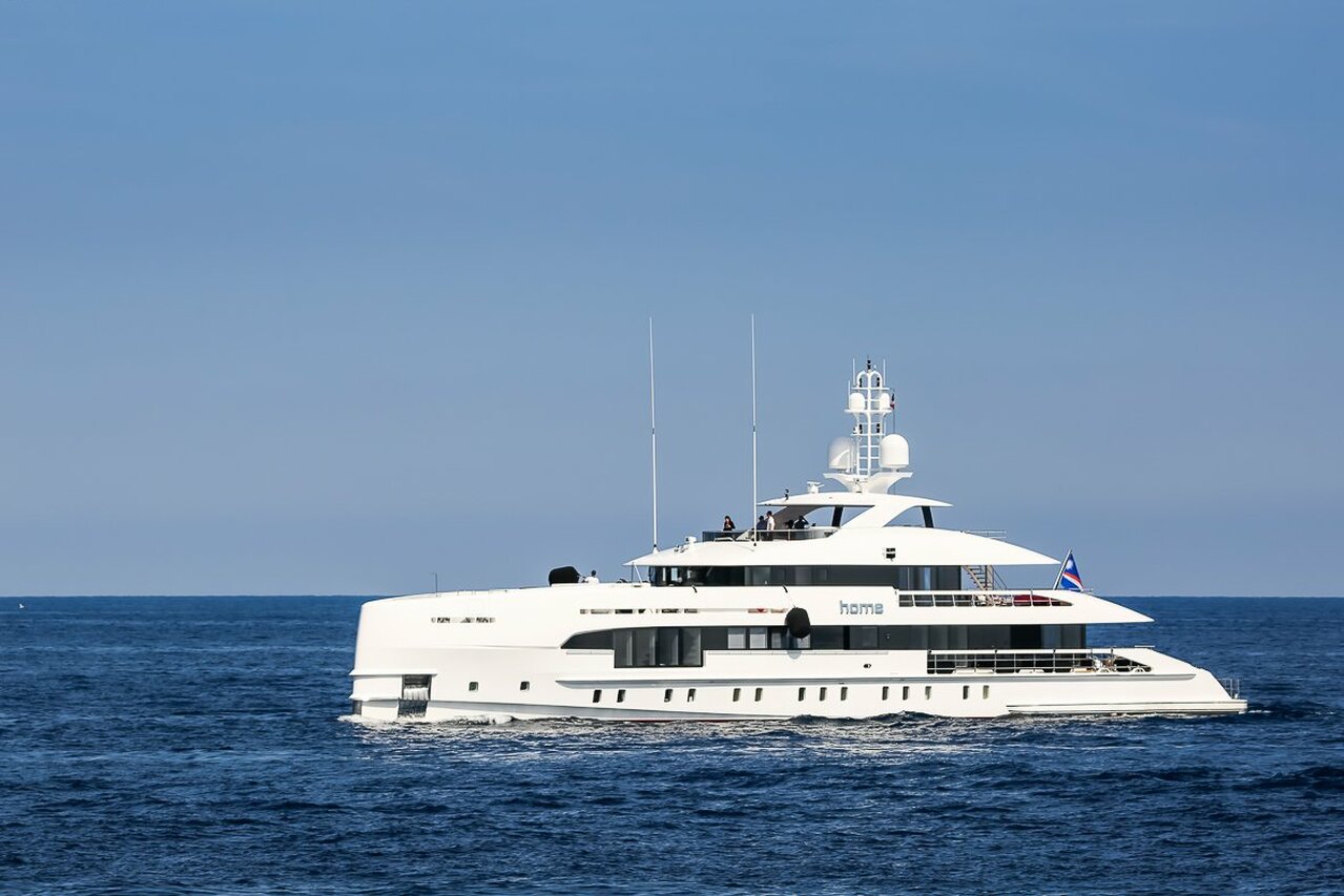 Home yacht – 49,78m – Heesen