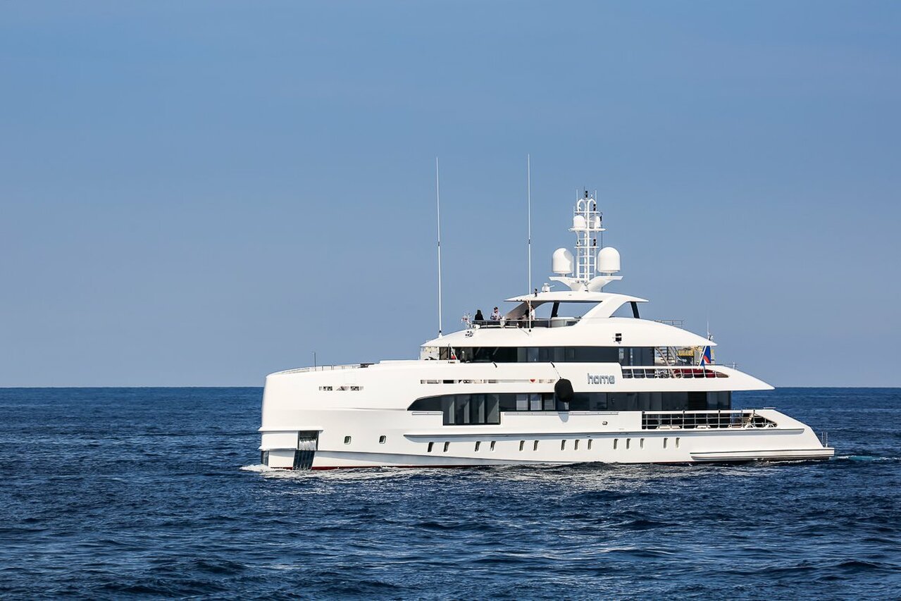 Home yacht – 49,78m – Heesen