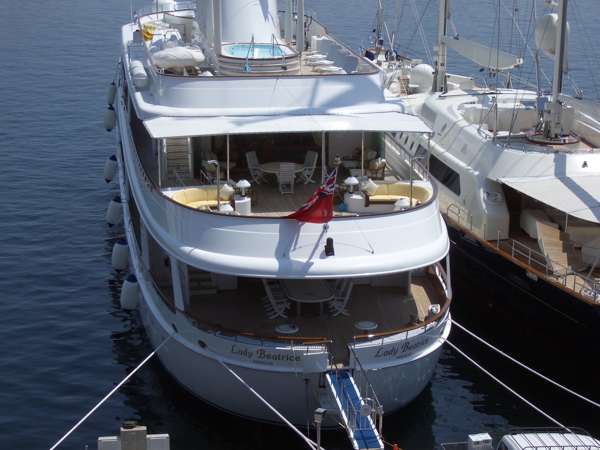 LADY BEATRICE Yacht • Feadship • 1993 • Eigentümer Barclay Brothers