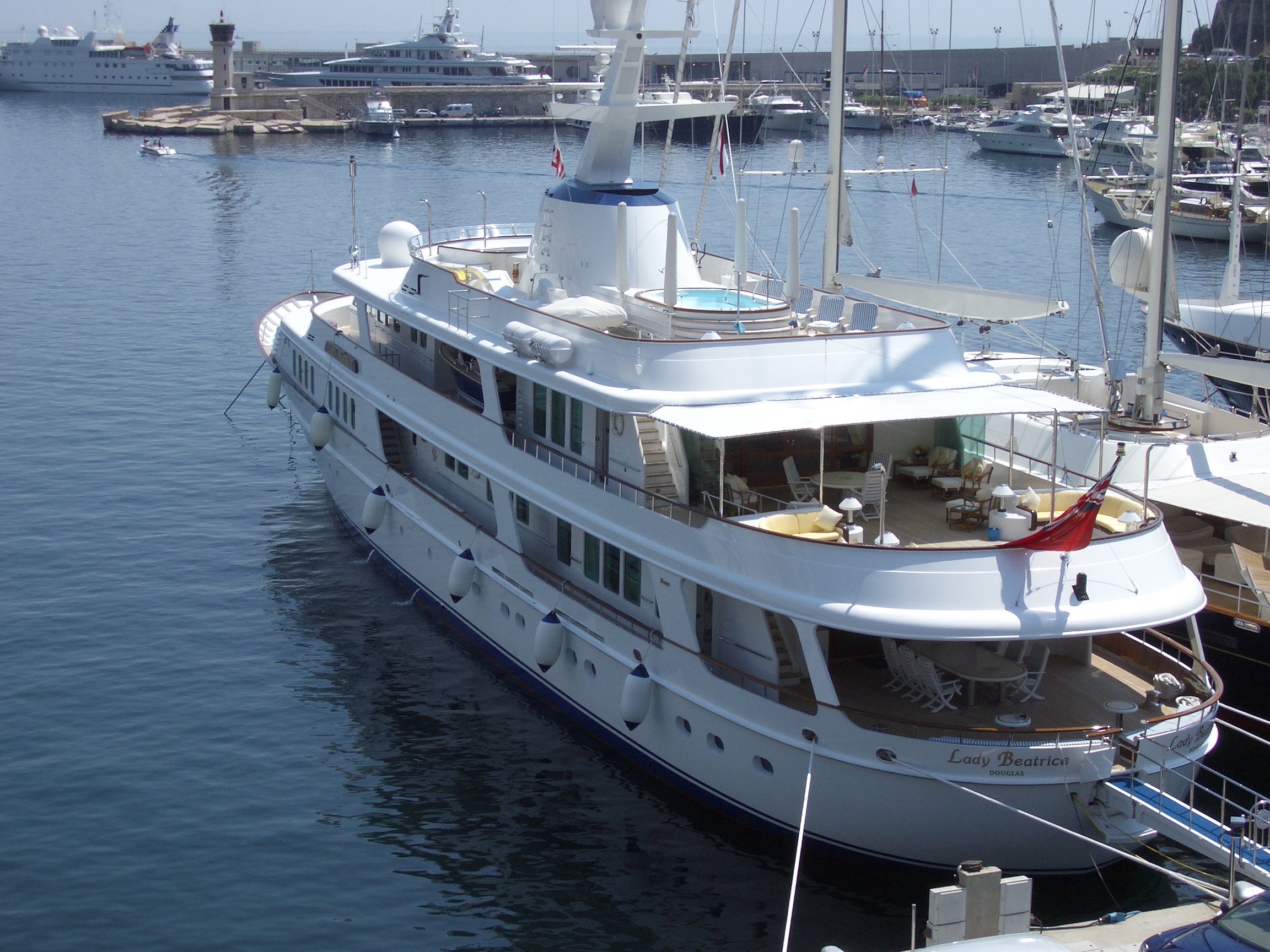 LADY BEATRICE Yacht - Feadship - 1993 - propriétaires Barclay Brothers