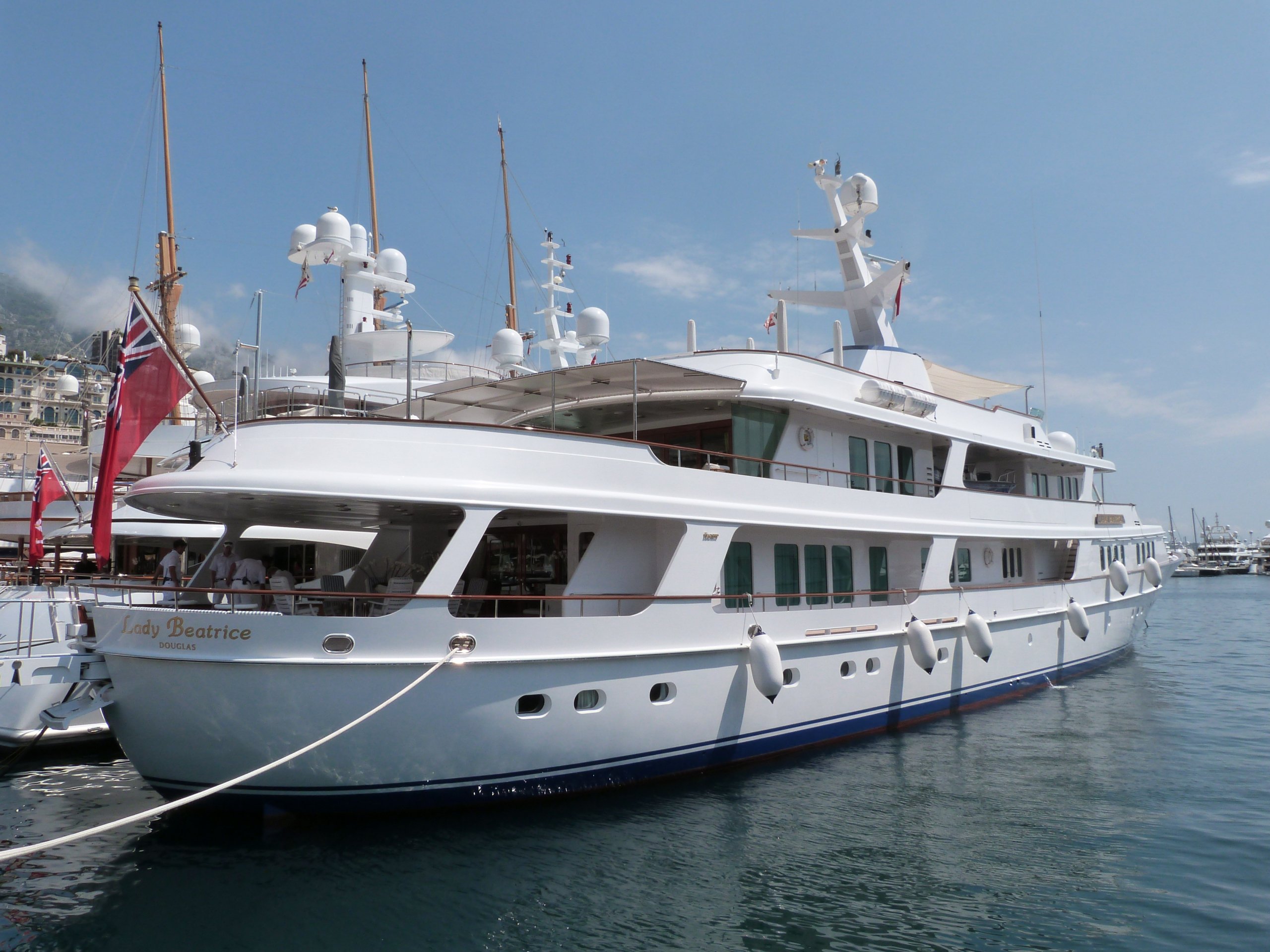 LADY BEATRICE Jacht • Feadship • 1993 • eigenaren Barclay Brothers