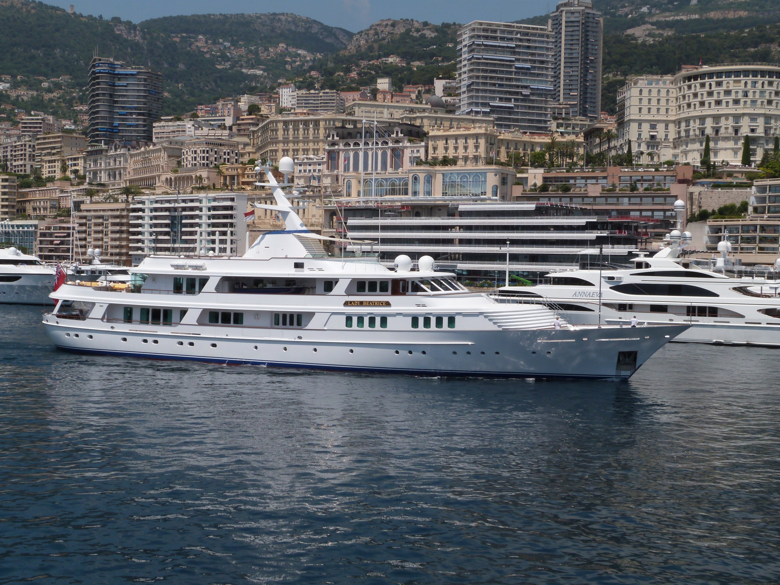 LADY BEATRICE Jacht • Feadship • 1993 • eigenaren Barclay Brothers