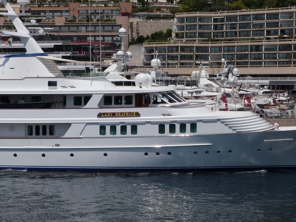 LADY BEATRICE Яхта • Feadship • 1993 • владельцы Barclay Brothers