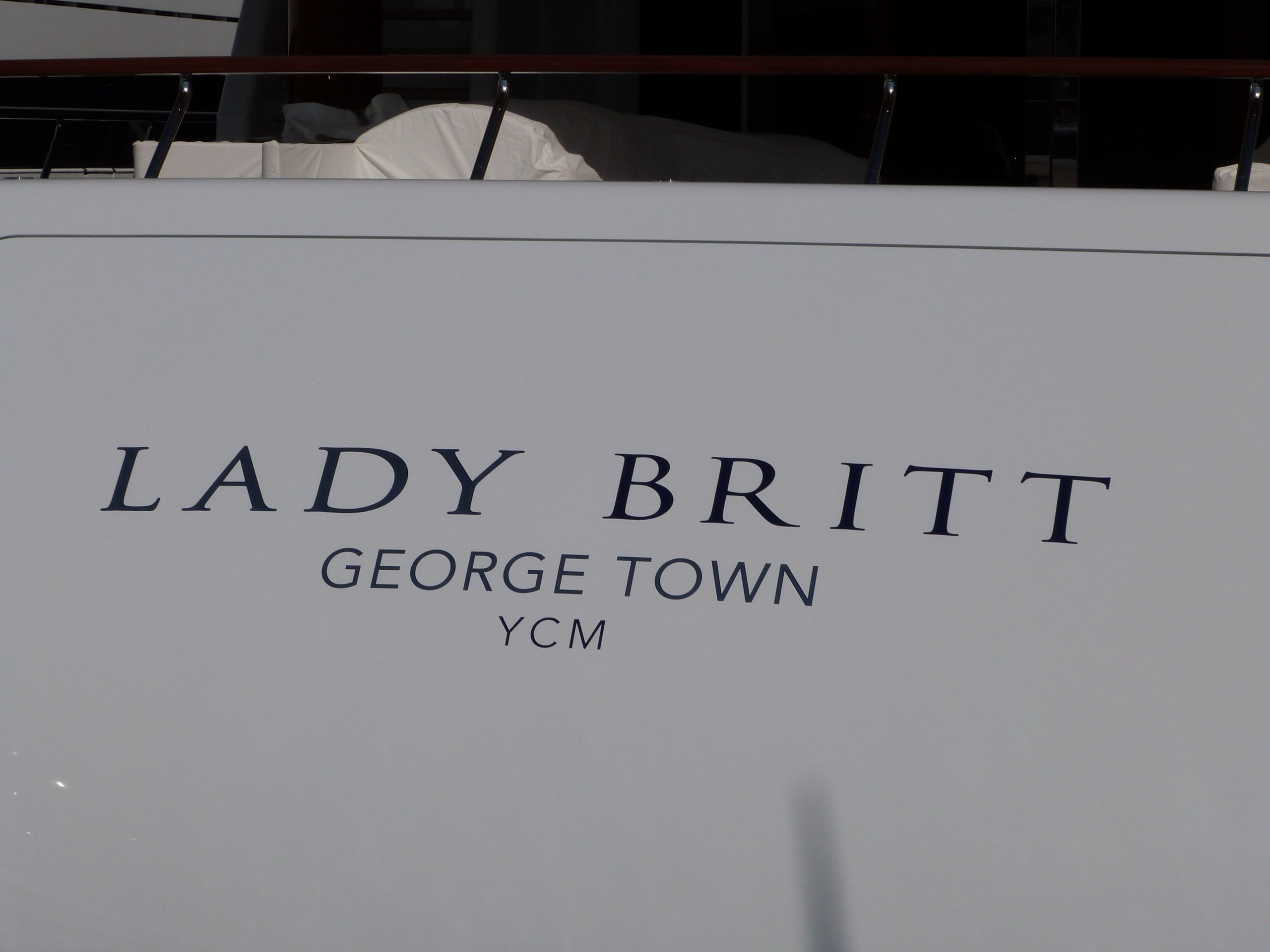 LADY BRITT Yacht • Feadship • 2011 • المالك Sten Warborn