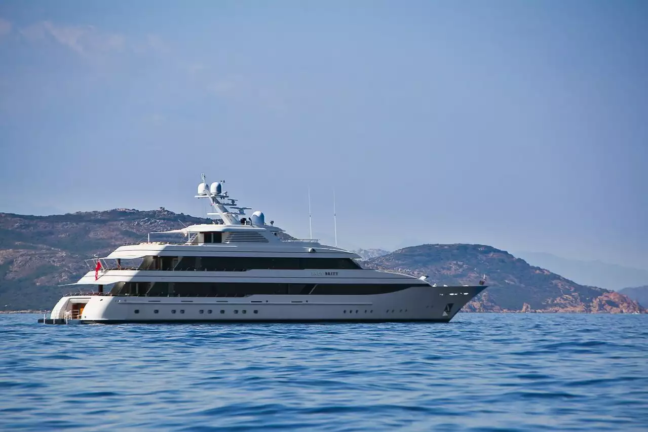 LADY BRITT Yacht • Feadship • 2011 • المالك Sten Warborn