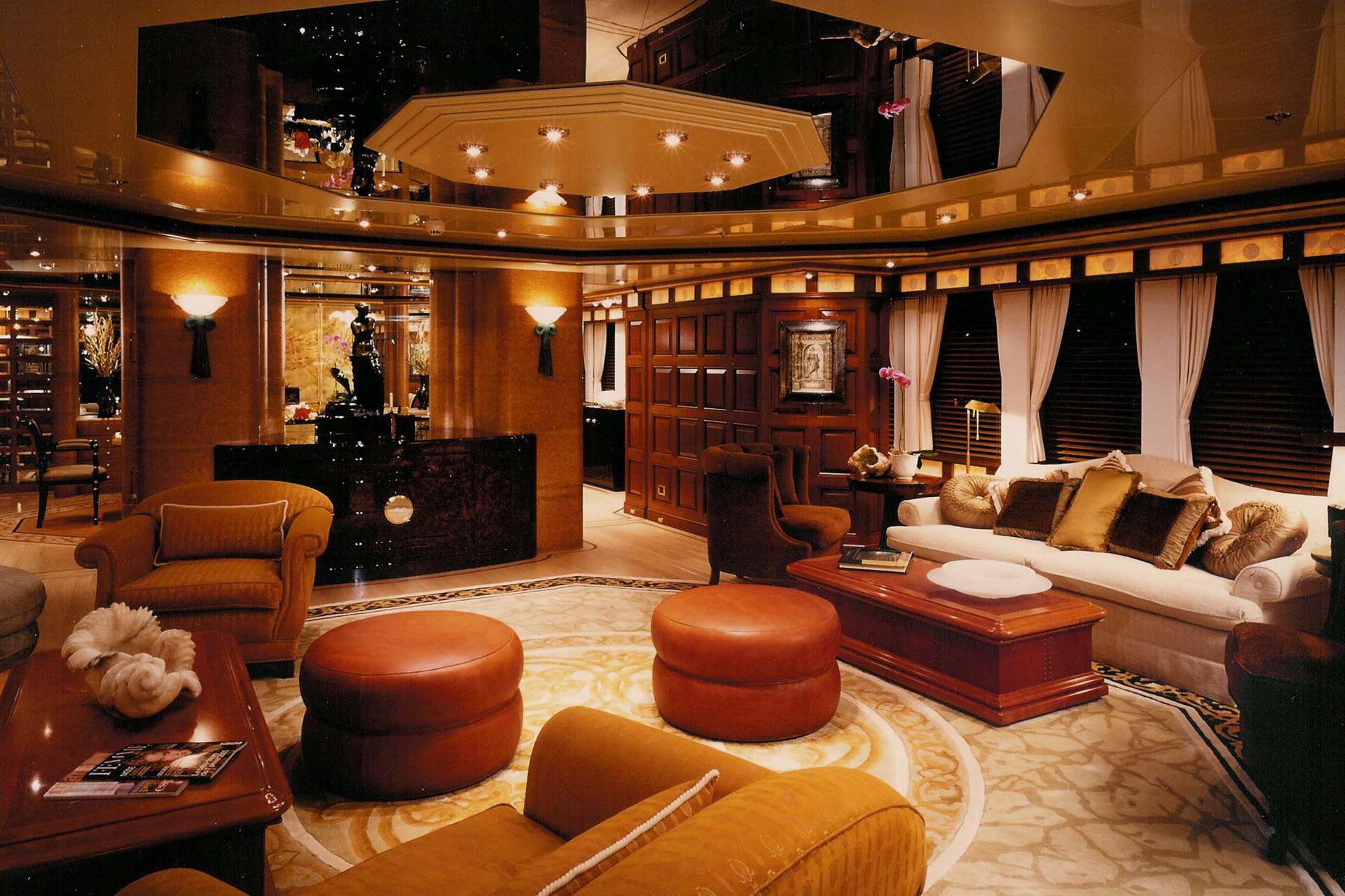 interior del yate Lady Marina