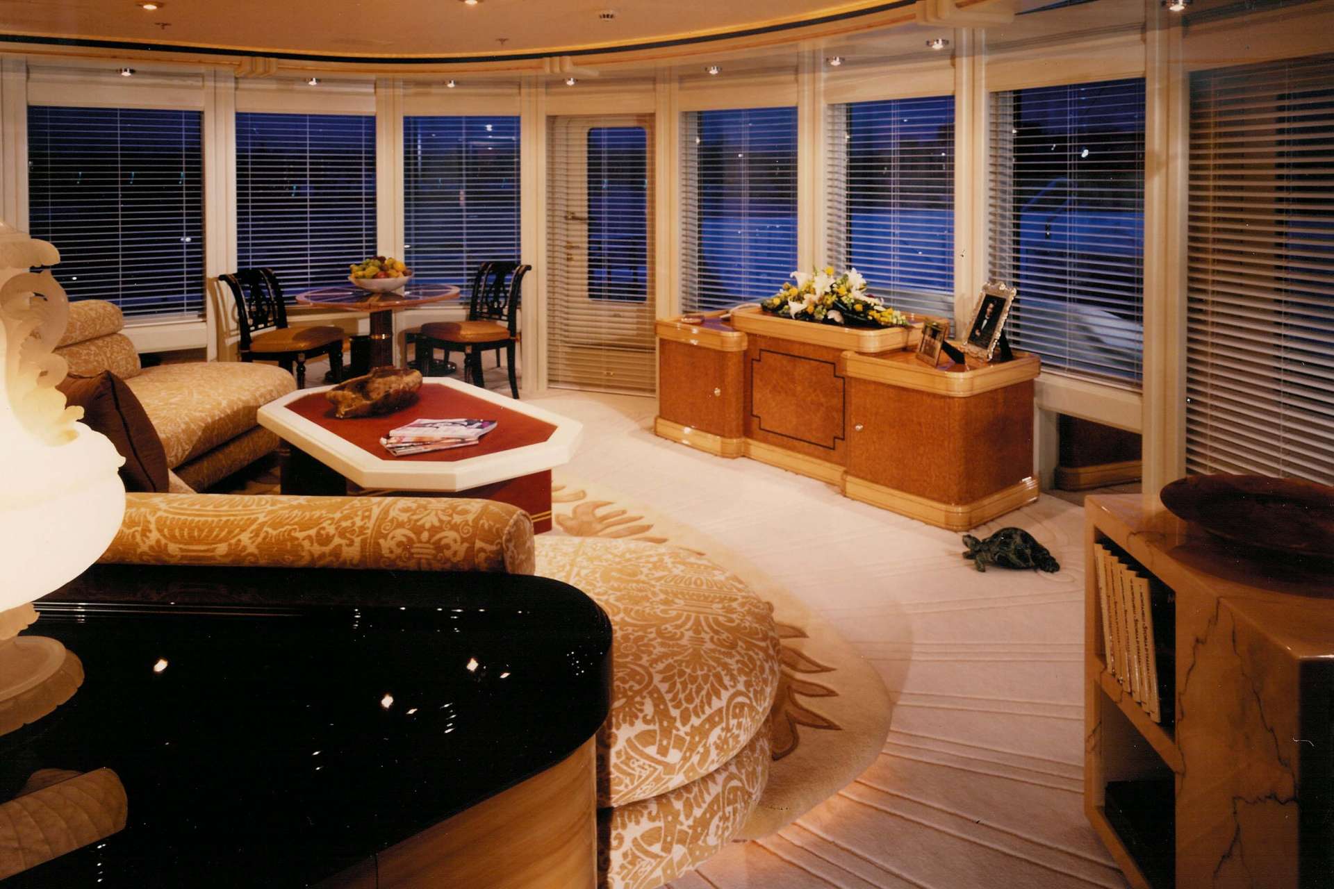 interior del yate Lady Marina