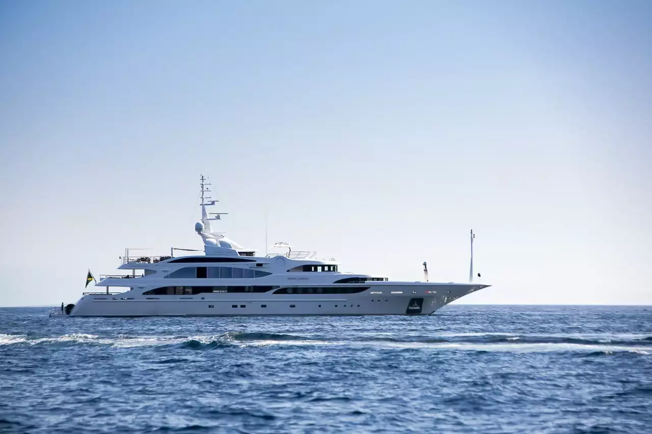Iate SORRENTO (LUMIERE) • Benetti • 2010 • Proprietário Miguel Rincon