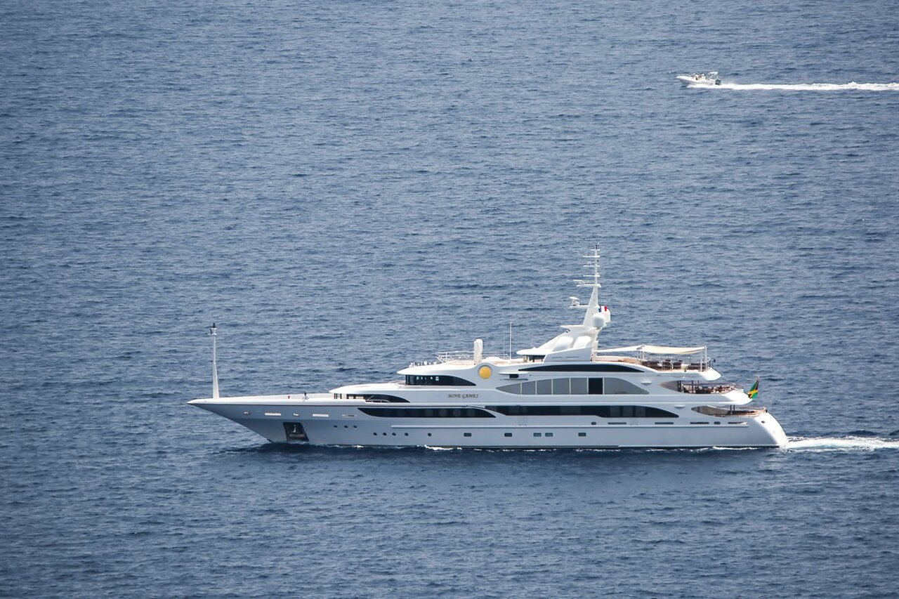 SORRENTO Yacht (LUMIERE) • Benetti • 2010 • Owner Miguel Rincon