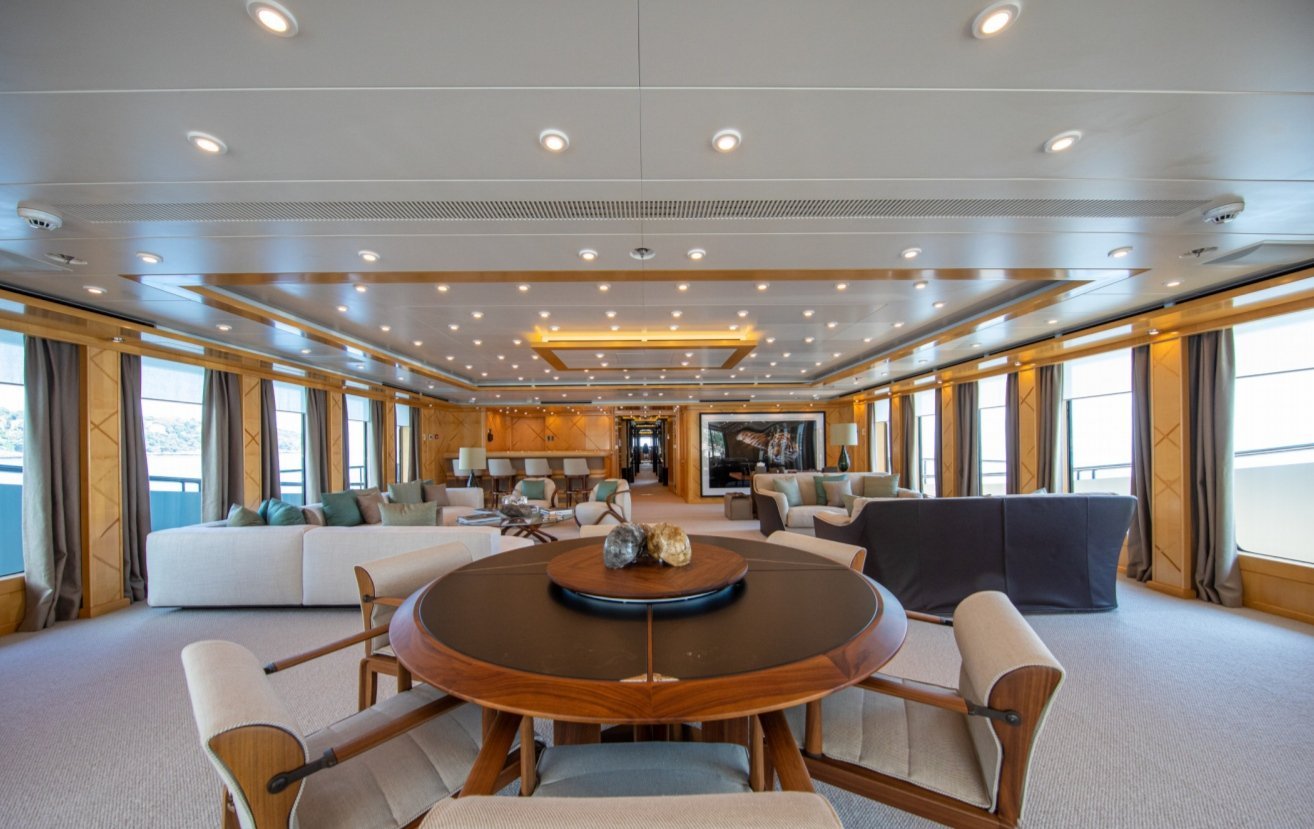 yacht Luna B interior 