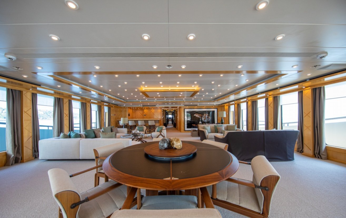 yate Luna B interior 