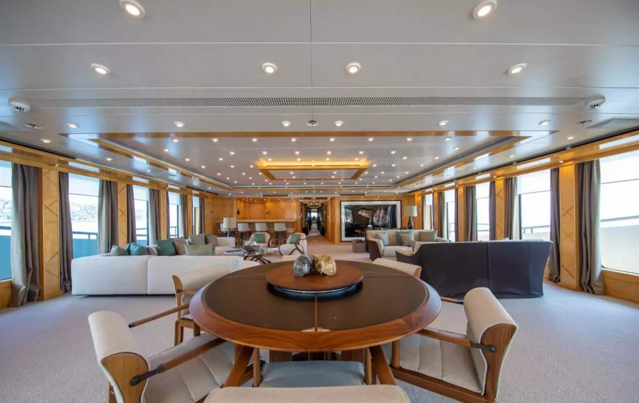 interior del yate Luna B 