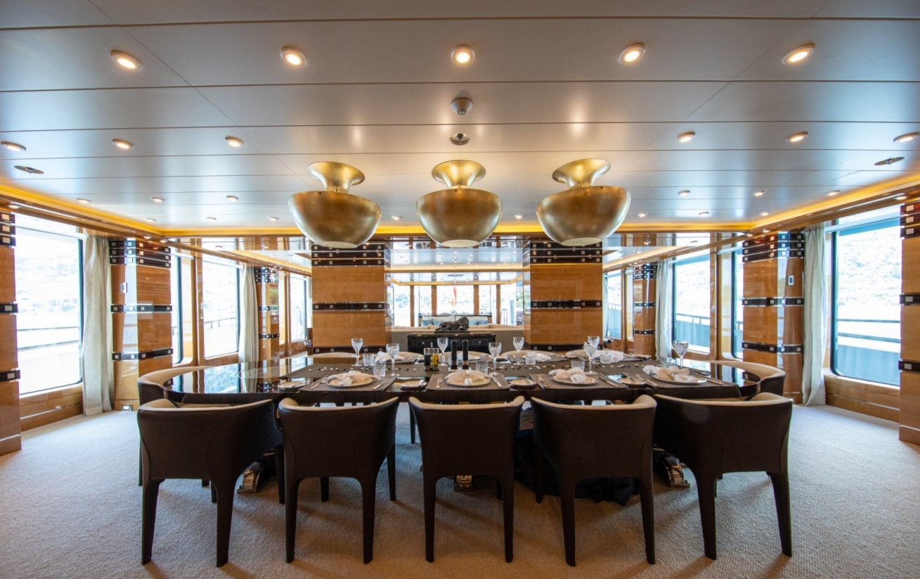 interior del yate Luna B 