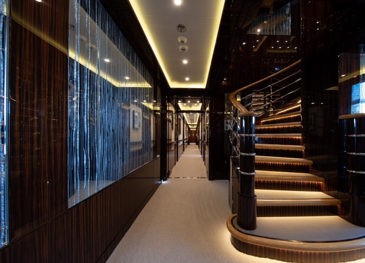 yate Luna B interior 