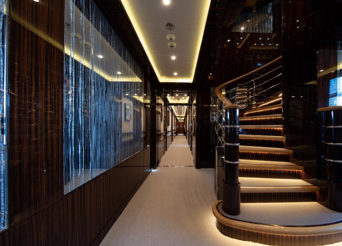 interior del yate Luna B 