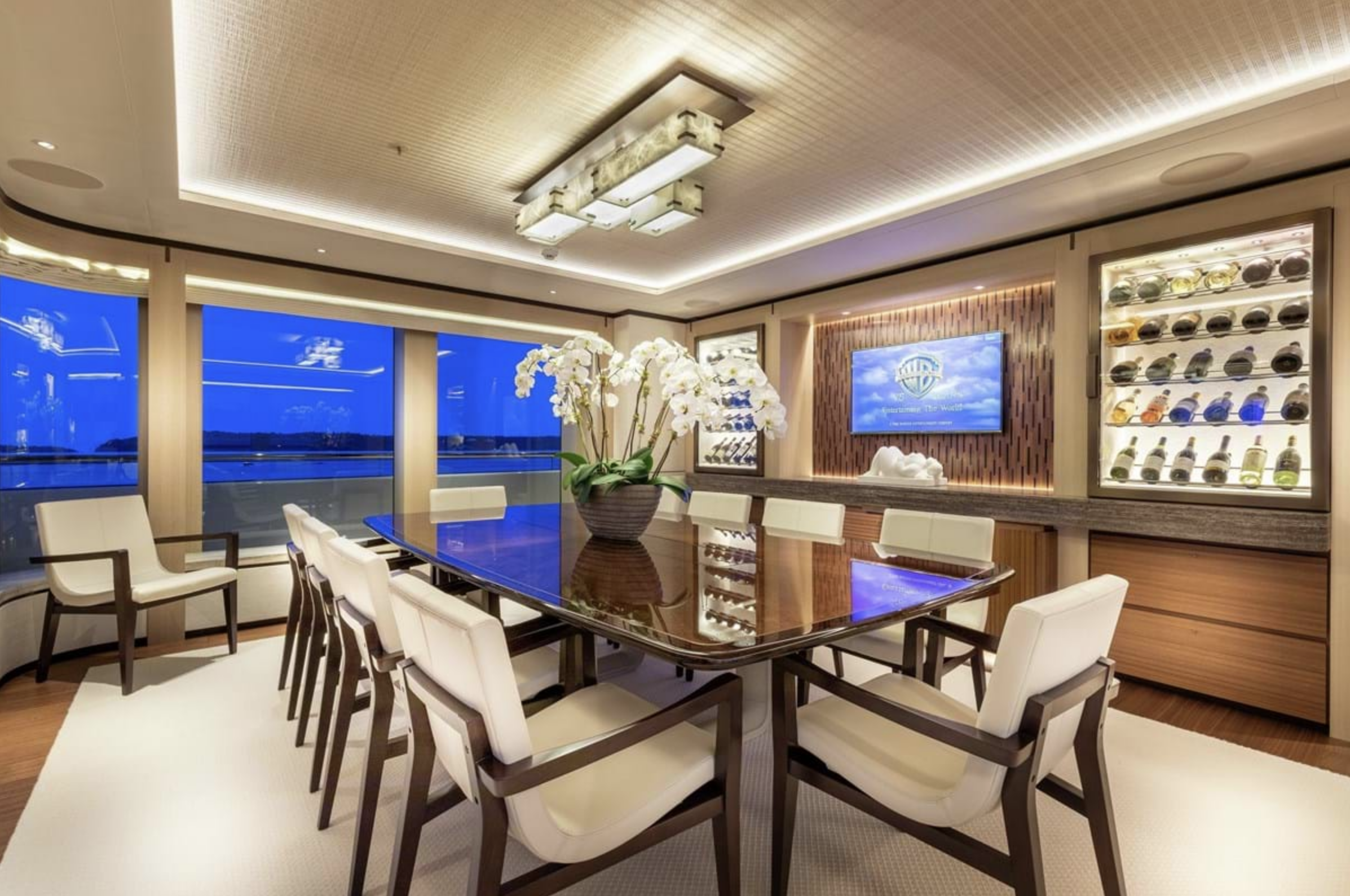 interno dell'yacht Lunasea